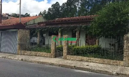 Casa a venda com 03 dormitórios, no Centro de Várzea Paulista - SP