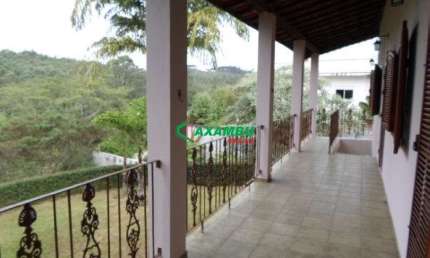 Chácara - 4 quartos, 1 suíte, 2 salas, 3 banheiros, 2 vagas - Jundiaí-SP, bairro Castanho - 300m² de área.