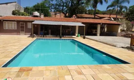 Chácara à venda - Bairro Caxambu: 3 quartos, 1 suíte, com área de lazer. Estuda apto no litoral como parte de pagamento.
