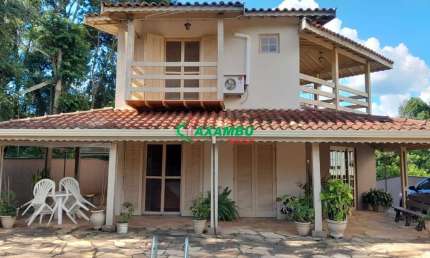 Imperdível oportunidade de casa à venda em Campo Limpo Paulista-SP, 03 quartos sendo 01 suíte, 02 salas, 02 banheiros, 01 lavabo, 3 vagas de garagem.