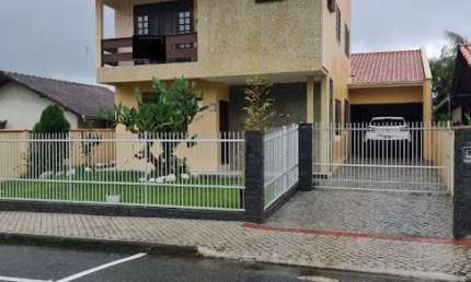 Sobrado Averbado com 02 suítes + 01 dorm.  Saguaçu Joinville.