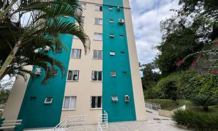 Vende-se Apto com 02 dorm., Mobiliado Floresta Joinville.