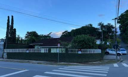 Casa Comercial/Residencial em terreno de Esquina Anita Garibaldi Joinville.