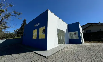 Aluga-se sala comercial com 50 m2 vila nova joinville.