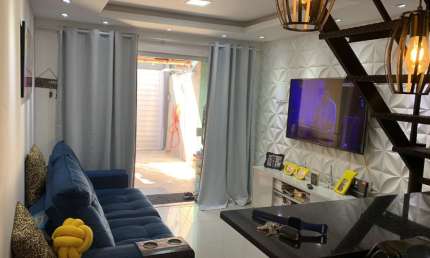 CASA DUPLEX - 50 m² - 02 DORMITÓRIOS - QUINTAL - GARAGEM