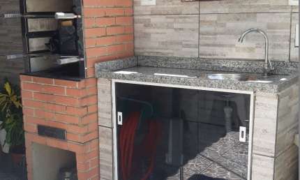 CASA DUPLEX = 48 m² - 02 DORMITÓRIOS - QUINTAL - LAZER