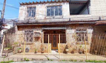 CASA DUPLEX - 110 m² -03 DORMITÓRIOS - VARANDA - TERRAÇO- QUINTAL - GARAGEM