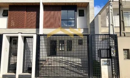 Sobrado geminado novo com 03 suítes no bairro Glória em Joinville!
