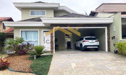 Linda casa em condomínio fechado no bairro Iririú em Joinville!
