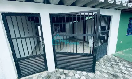 Casa com 2 quartos à venda na Vila Atlântica, Mongaguá  por R$ 250.000