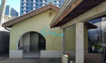 Casa com 2 quartos para alugar no Centro, Mongaguá  por R$ 3.500