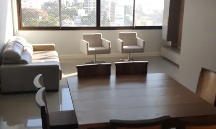Excelente apartamento com suíte no bairro São João em Porto Alegre