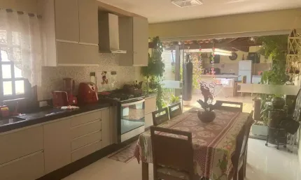 Sobrado à venda no bairro vila oliveira em mogi das cruzes, com 3 dormitórios, senso 1 suíte e espaço gourmet