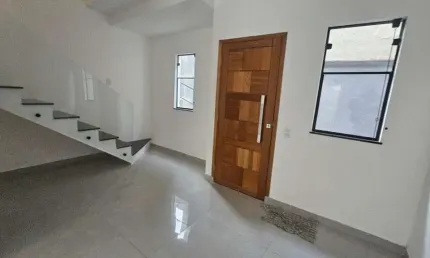 Sobrado novo à venda em Condomínio Villaggio, no bairro Vila Suíssa, César de Souza em Mogi das Cruzes, com 3 dormitórios.