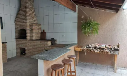 Jardim rubi - casa à venda no condomínio jardim rubi em mogi das cruzes, com 3 dormitórios e espaço com gourmet com churrasqueira e fogão a lenha.