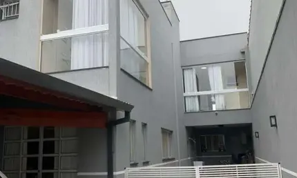 Sobrado à venda no bairro Jardim Quaresmeira em Suzano, com 3 suítes