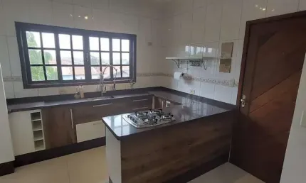 Sobrado para venda no bairro Alto Ipiranga em Mogi das Cruzes, com 3 dormitórios