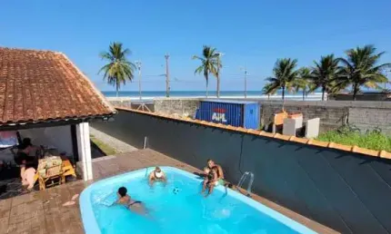 Casa com piscina a venda em frente a praia  em , Mongaguá/SP