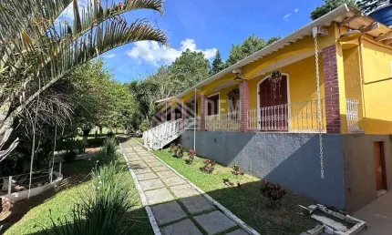 Espetacular Sítio à venda no bairro Itapeti em Mogi das Cruzes, SP, com 36.000 m² de área total, piscina e 4 suítes.
