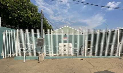 Imóvel Comercial para Venda em Cuiabá, Araés, 1 dormitório, 2 banheiros