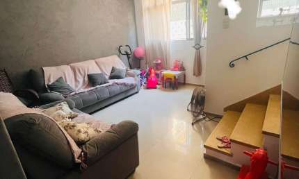 Aconchegante sobrado com 2 dormitórios no Macuco, valor R$320.000,00