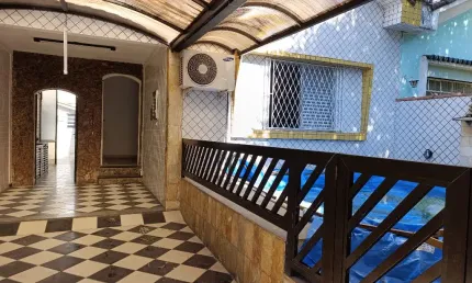 Casa com piscina e vaga para 2 carros no bairro da aparecida em santos