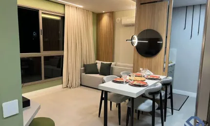 Apartamento com um dormitório totalmente decorado, 42m² e uma vaga+box.