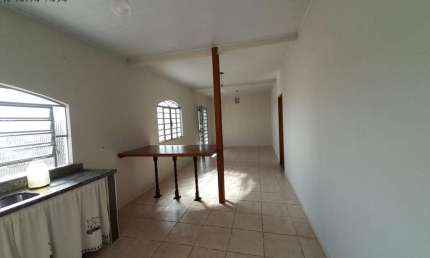 Casa para Locação em São José dos Campos, Jardim Bela Vista, 3 dormitórios, 2 banheiros