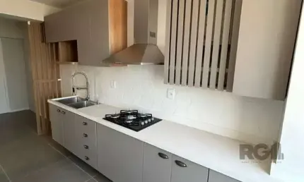Belíssimo Apartamento com 03 quartos (01 suíte) uma vaga coberta todo Reformado