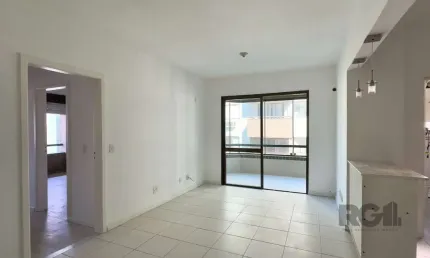 COBERTURA COM 174M², DE FRENTE, 3 DORMITÓRIOS, EM ÓTIMA LOCALIZAÇÃO NO MENINO DE