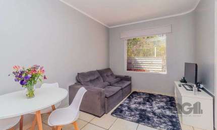 Casa com 99,73m², 2 dormitórios, 2 vagas no bairro Floresta