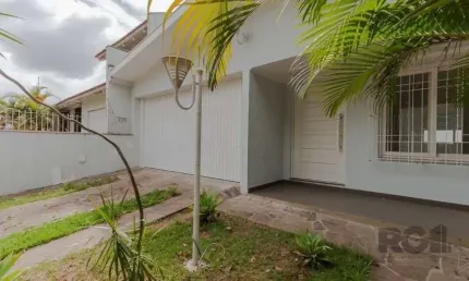 Casa 03 quartos, 02 vagas,próxima à assis brasil e sertório.