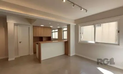 Apartamento semi mobiliado, 67m², 2 dormitórios, 1 vaga no bairro Petrópolis