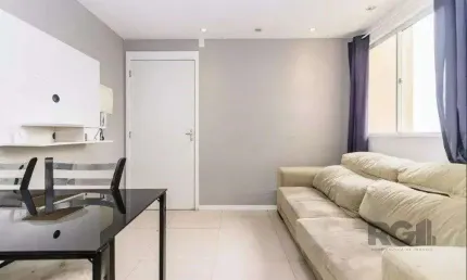 Apartamento de 2 dormitórios de 42m², no bairro Glória