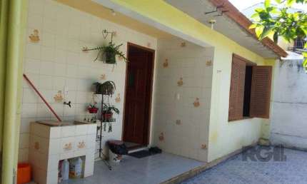 Casa de 4 quartos com 243,58m² no Bairro Lomba do Pinheiro