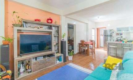 Casa com 3 dormitórios e 3 vagas no bairro Santa Tereza
