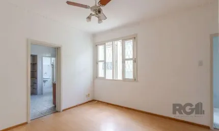 Apartamento de dois quartos e dois banheiros no bairro rio branco em porto alegr