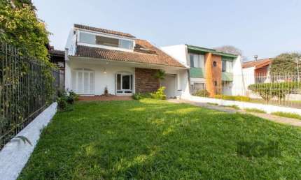 Casa para Venda - 337m², 3 dormitórios, sendo 1 suites, 3 vagas - Cristal