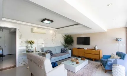 Casa a venda no bairro Guarujá com 4 dormitórios, piscina e salão de festas