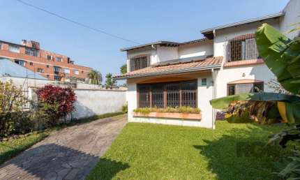 Casa para Venda - 72.6m², 4 dormitórios, sendo 1 suites, 6 vagas - Camaquã