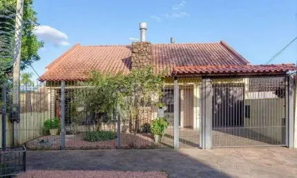 Casa com 3 quartos à venda na Rua Atlântida, 289, Ipanema, Porto Alegre