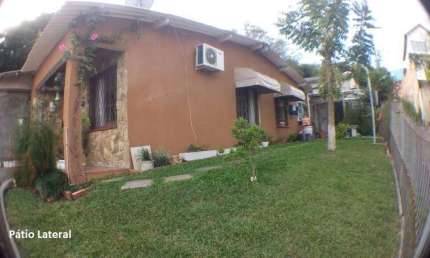 Ótima casa 3 dormitórios sendo 1 suíte e Salão de Festas