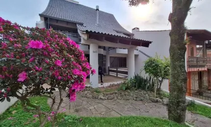 Casa com 537,00 m² com 04 dormitórios no Bairro Tristeza