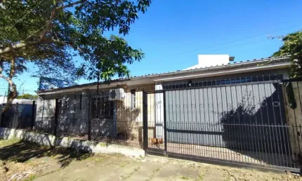 Casa com 3 quartos à venda na Rua Carlos Ferreira, 330, Teresópolis, Porto Alegre