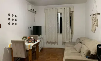 Apartamento de 2 dormitórios, living, cozinha, área de serviço e banheiro social