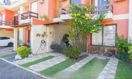 Linda casa com 3 dormitórios, sendo 1 Suíte, Sala Ampla no Condomínio de Ótima L