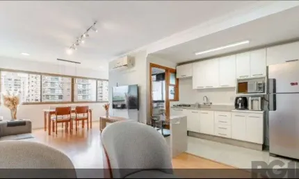 Apartamento de dois dormitórios localizado no bairro Passo da Areia em Porto Ale