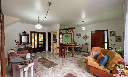 Casa com 3 dormitórios no bairro Jardim Itu, Porto Alegre