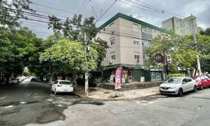 Apto de 01 dorm no Passo da Areia, sala, cozinha, banheiro e área.