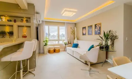 Apartamento decorado com 3 dorms, suíte e 2 vagas no Petrópolis